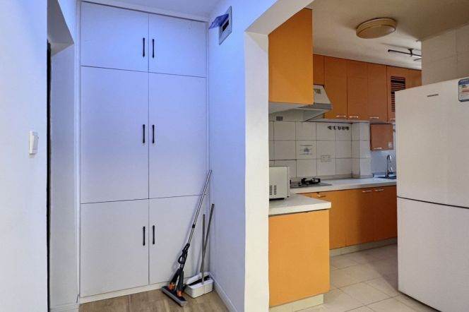 cozy room near zhongshan park, Mlines2/3/4,close to ECNU/SJTU/DHU,advance booking accepted 