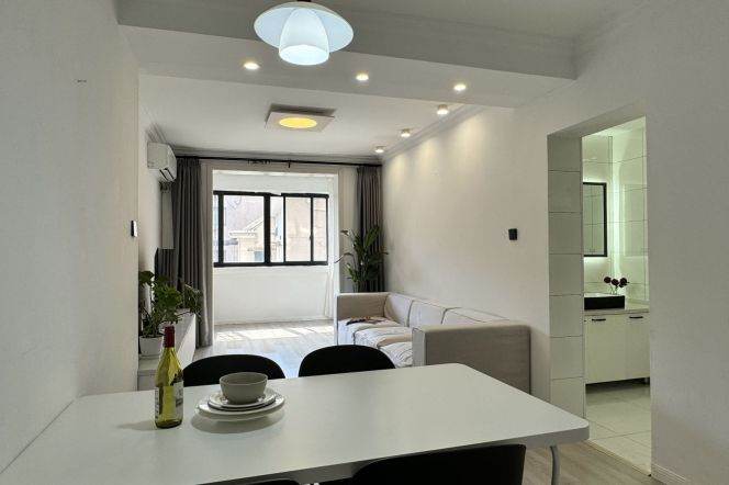 Spacious 2Br + balcony | Next to L10/11 Jiaotong University | Highrise good view 12K+