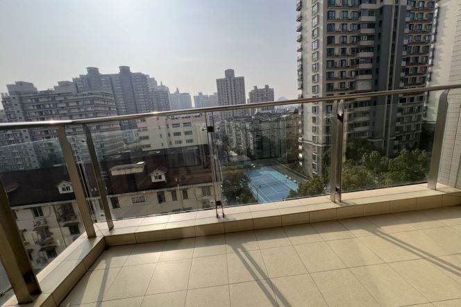 3 Brs, 2 Baths with Open balcony/ Gym/ Oven/ Central ac @ Xujiahui station L9