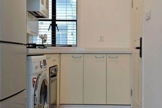 1 mins to 1/7- Changshu station，West Fuxing/ Middle Huaihai road; wall heat 1br/1lr