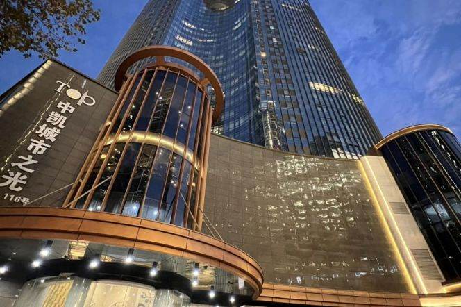 High-rise 2br Flat in Etam Apts