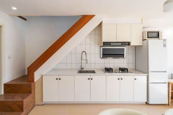 Bright large size loft 1br 2lrs Nr L2/12/13 W Nanjing rd sta