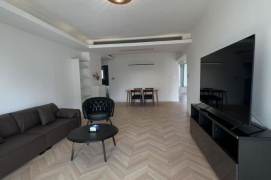 3 Brs, 2 Baths with Open balcony/ Gym/ Oven/ Central ac @ Xujiahui station L9