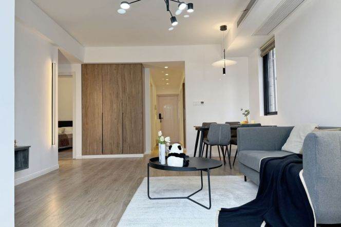 Elevator Spacious&Modern 2Br/2Lr/1Bt@L7 Changping Rd&L2/7/14 Jing’an Temple Station 