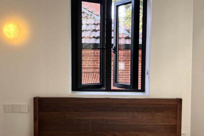 L 1-7 Close to Changshu Rd subway station, the living room has a ceiling height of 5 meters