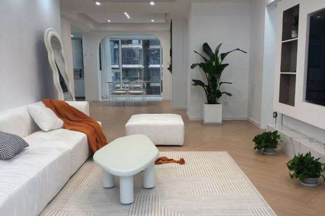 2 Brs, 2 Baths, 130 sqm with Gym/Swimming Pool, Floor Heating @ Zhenping Metro L7