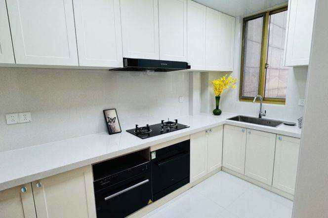 3 Brs, 3 Baths, 170 sqm with Floor Heating/Central ac @ Yili metro L10