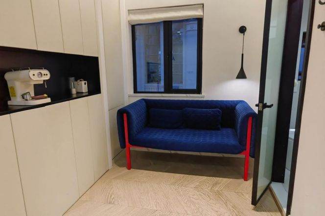 Big terrace 1 br with floor heating in Jing'an ,easy to  2/12/13 NanJing Rd(W)+ Jing'an Temple 