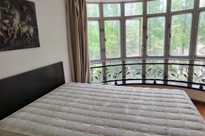 Cozy room big windows hong qiao lu 10/3/4 DHU