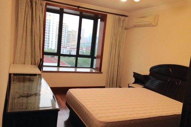Private bright  private bathroom west yan lu3/4 ECNU