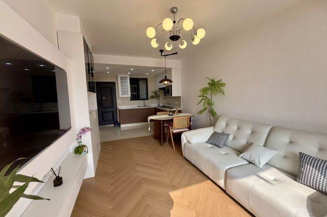 Modern 1BR Apt / Zhong Shan Park /Sapcious 1Br +floor heating + elevator 9.6K