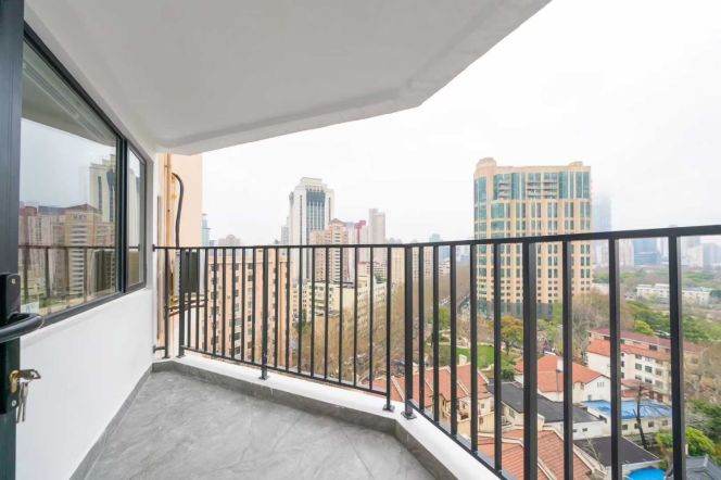 Hengshan rd 1br with terrace