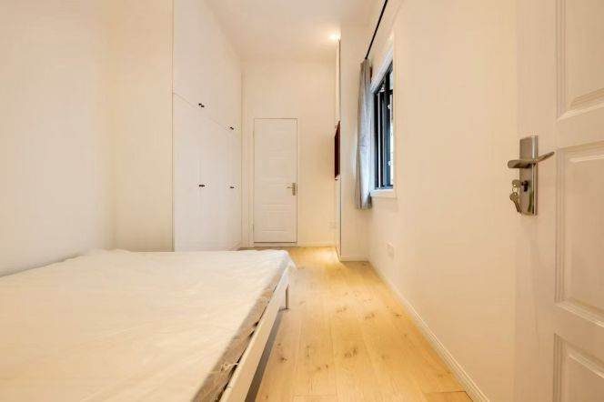 Nice yard 1Br/1Lr/1Bt apt nr West nanjing rd,M2/12/13