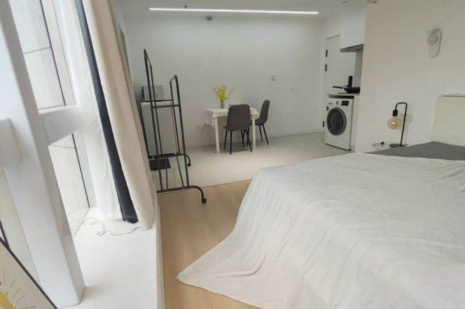 1 BDR | Jing'an |  Line 1/4 Shanghai Railway Station