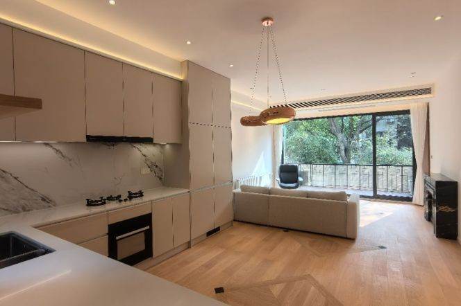  Newly renovated 4br old house with Terrace nr South Shaanxi Rd   L1/10/12