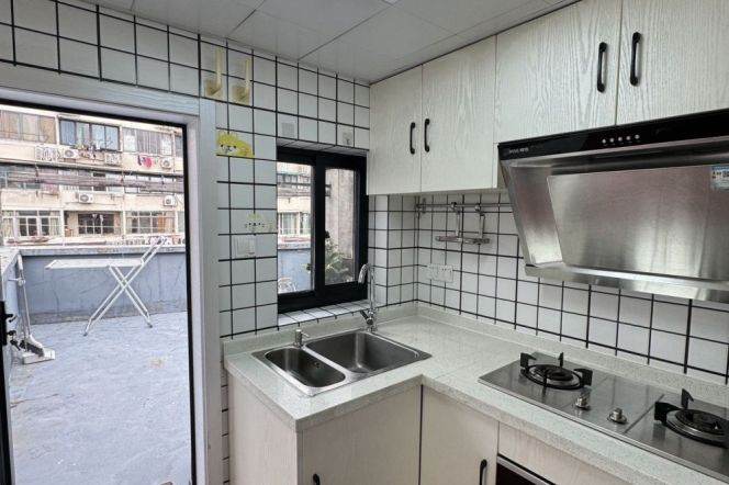 Spacious&Bright&Modern 1Bdr 1Bath Apt+3F Walk Up+Jing An Temple +Large Terrace