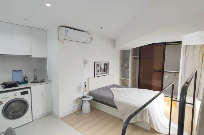 1 BDR | Jing'an |  Line 1/4 Shanghai Railway Station