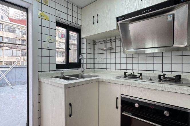 Spacious&Bright&Modern 1Bdr 1Bath Apt+3F Walk Up+Jing An Temple +Large Terrace