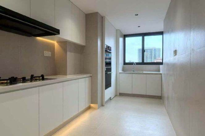 brand new 3brs floor heating balcony near west nan jing road CBD line 2,12,13 only 33.5K