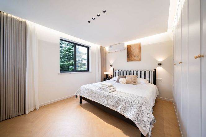 Spacious&Modern/3BR 2LR/floor heating/138 sqm,West yan'an rd@L3/4