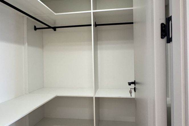 Highrise 1BR +dressing room | 0 distance Changshou rd L7/13 | Heating + Scenic windows