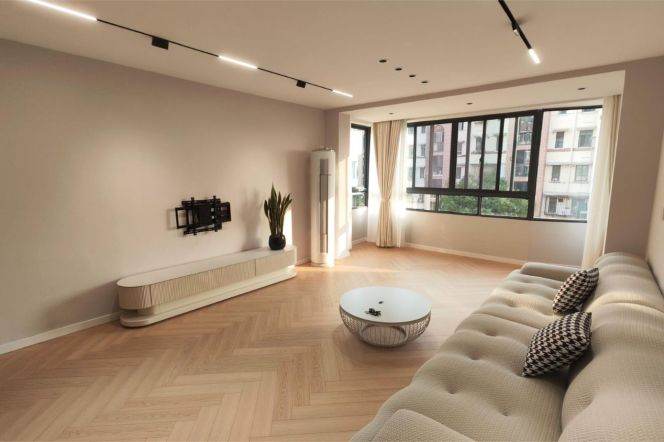 Spacious 3br 2lr 2baths/bright room/137 sqm/Songhong rd@L2