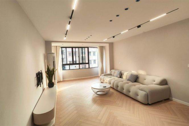 Spacious 3br 2lr 2baths/bright room/137 sqm/Songhong rd@L2