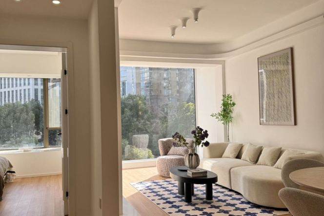 Suzhou Creek | Simple & Beautiful 1BR + Big windows | Hanzhong rd metro | Green view