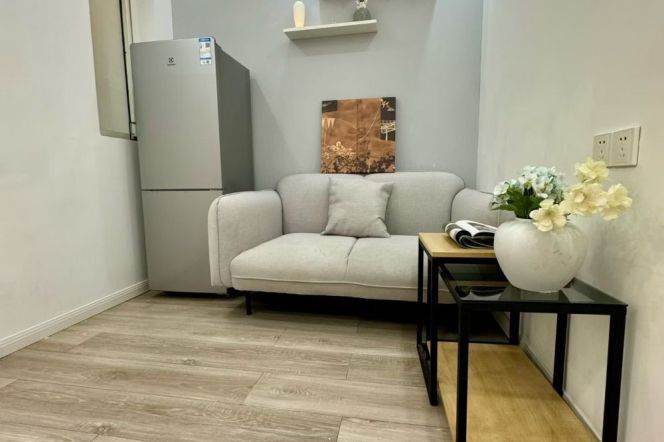 hongqiao rd station one bedroom