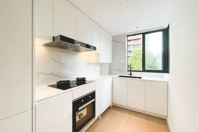 modern 3brs floor heating modern furniture near Su zhou river line 2,12,13 only 26K