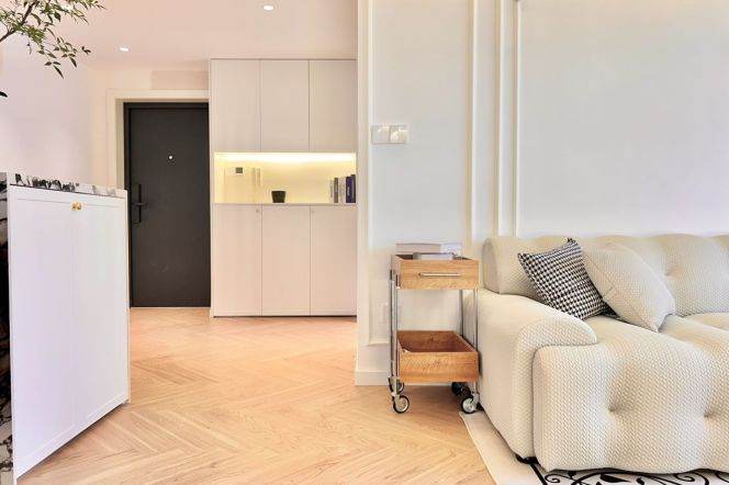 modern 3brs floor heating modern furniture near Jing an temple Su zhou river only 19.5K