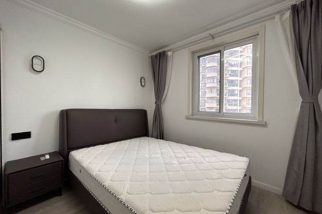 Suzhou Creek | Simple & Beautiful 2BR + Balcony | Changshou rd metro | Green view