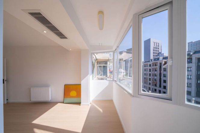 3 Brs, 2 Baths, 140 sqm with Balcony @ Jiangsu rd station L2&11