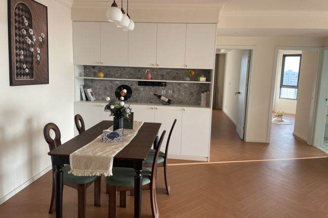 Brand new renovated 2br,2bths,CA,floor heating,Oven,Dishwasher,Shanghai Zoo,Line10