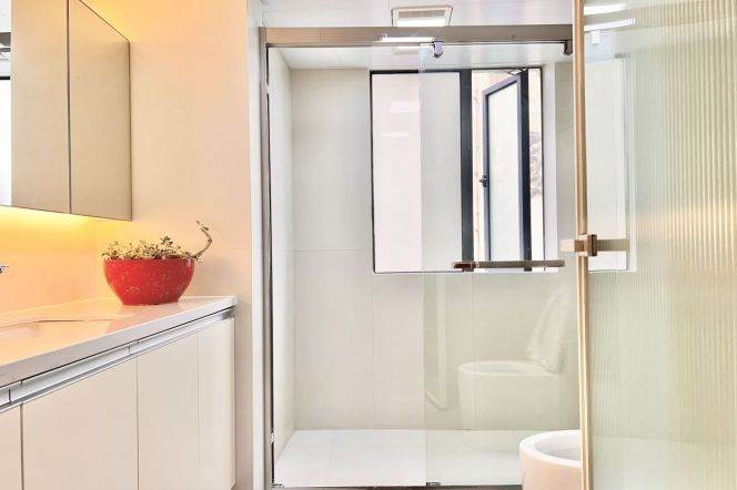 modern 3brs floor heating modern furniture near Jing an temple Su zhou river only 19.5K