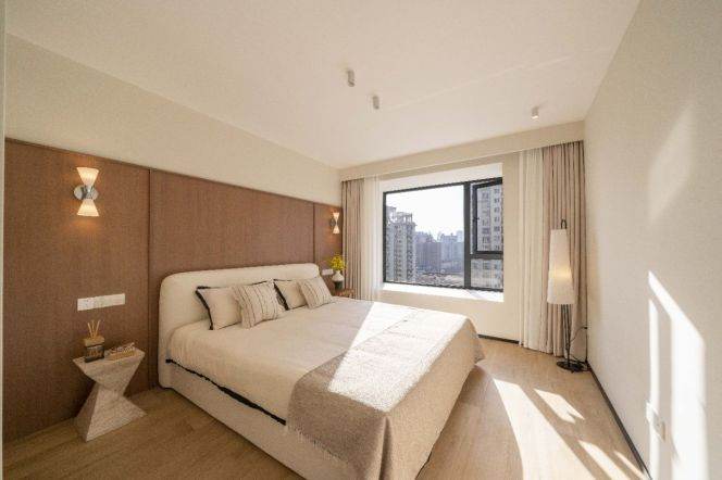 3 Brs, 2 Baths, 170 sqm with Floor Heatint/Central ac @ Zhongshan park L2