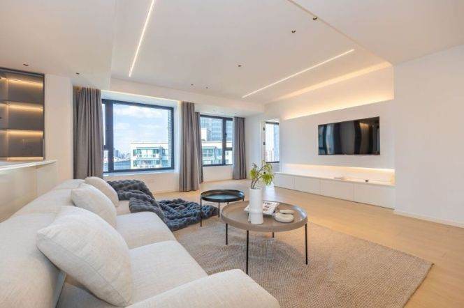 modern 4brs floor heating nice balcony  in most popular compound Xujiahui 34.5K line 1,9,11