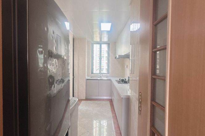 modern big 3brs open balcony  good price beside Huang pu river IFC ,line 2,9,14 only 18.5K