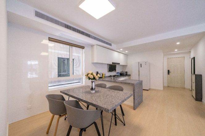 modern 3brs floor heating open balcony western kitchen near Xujiahui line 1,9,11 only 23.5K 