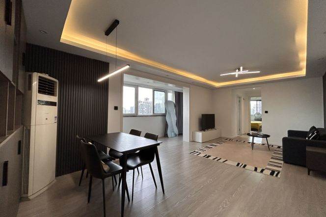Suzhou Creek | Simple & Beautiful 2BR + Balcony | Changshou rd metro | Green view