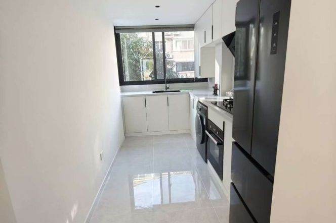 Renovated 2br apt close to SUIS,Gubei, open outdoor balcony,Line 15,Parking