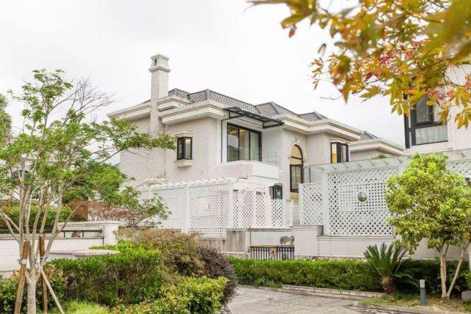 modern brand new 5brs floor heating nice garden brand new furniture in Hong qiao