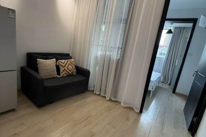 Elevator 1br/1lr@jiangsu rd sta 6k