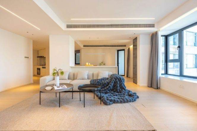 modern 4brs floor heating nice balcony  in most popular compound Xujiahui 34.5K line 1,9,11