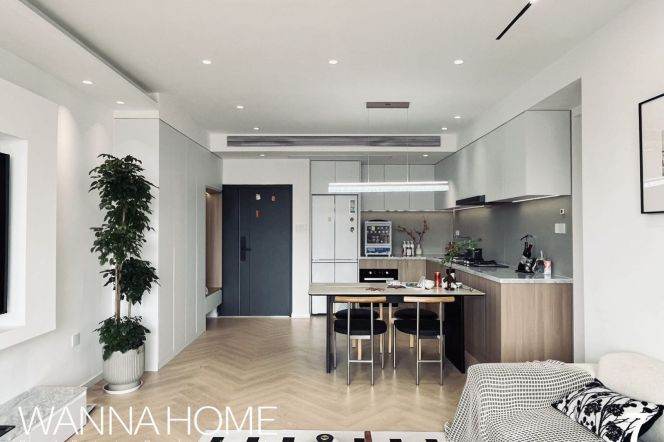 Luxury Compound/Line 1/3/4/13 MT/Suzhou Creek/Balcony/Bathtub/Large Storages/Heater/Cozy2+1br2bt