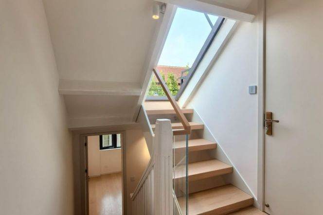 4 Brs, 2 Baths with Terrace, 170 Sqm @ South shaaxi metro L10