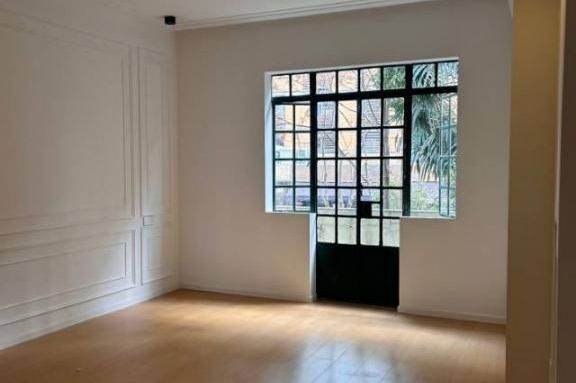  Newly renovated lanehouse nr Jing'an Temple  L2/7/11  