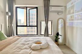 bright room near Hanzhongrd,just 2 roommates, close to TJU,short/long lease ok 