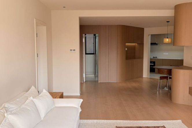 Spacious and bright 2Br+1/2bt@Xujiahui with open balcony and walk in colset