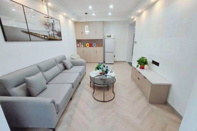 changping rd bright 1BR/big living room@L7/14